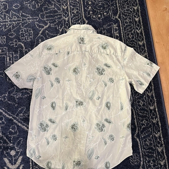 NWOT or EUC Club Monaco short sleeve button up sz medium - Picture 5 of 5